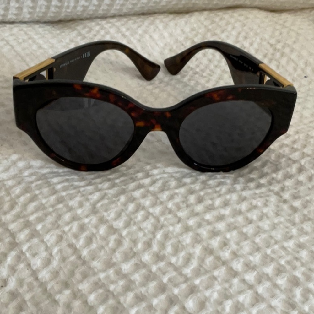 VERSACE TORTOISE SUNGLASSES - Picture 3 of 5